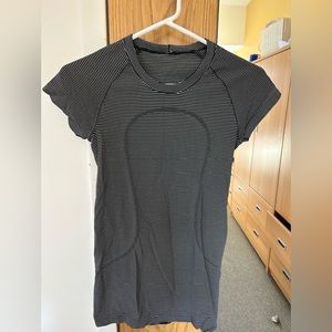 Lululemon swiftly tech short sleeve